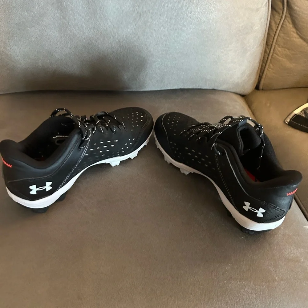 50%offw❤️ Under Armour Y5.5/W7 Leadoff Low Rubber Molded Baseball softball Cleat